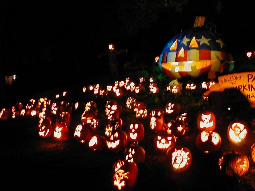 Glowing jack o' lanters
